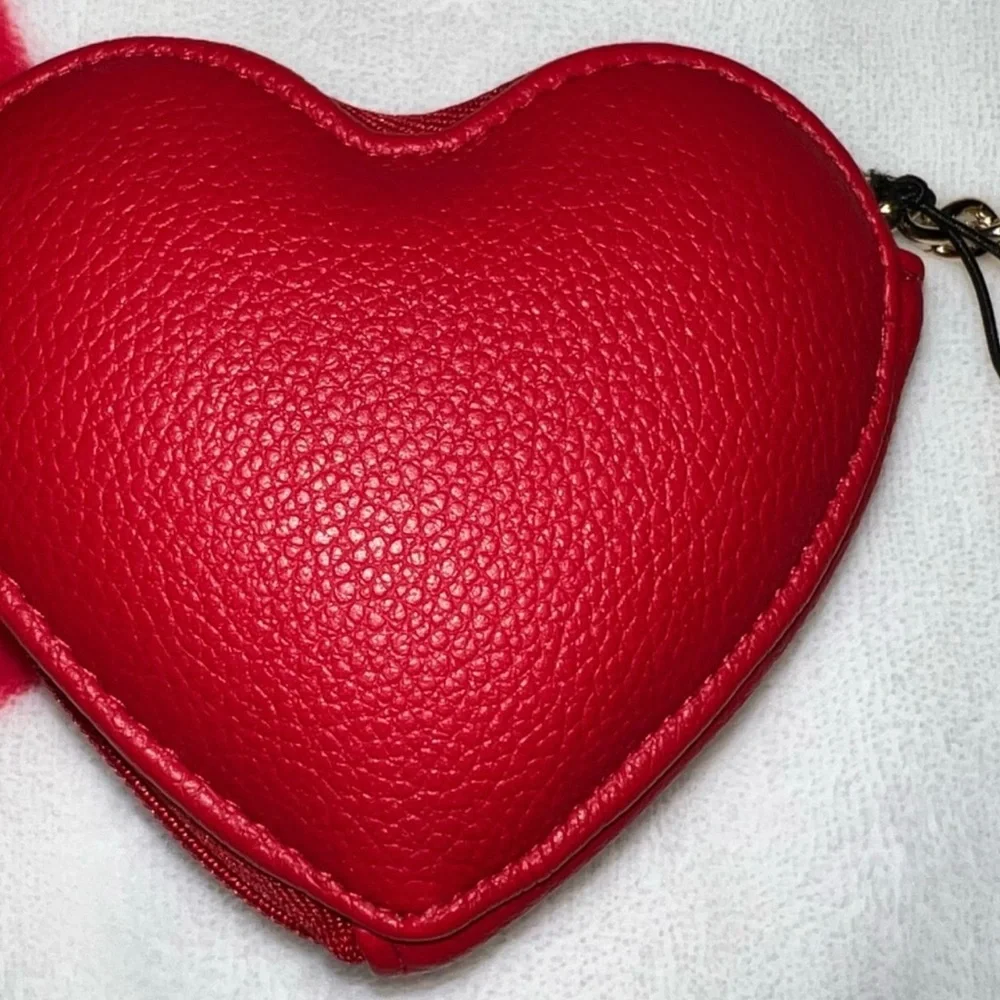 ♥️NWT VICTORIA’S SECRET HEART COIN POUCH♥️